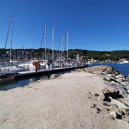 Taîaut Bateau-hôtel