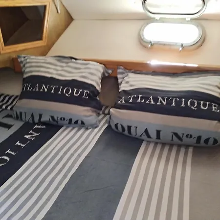 Bateau-hôtel Taîaut *