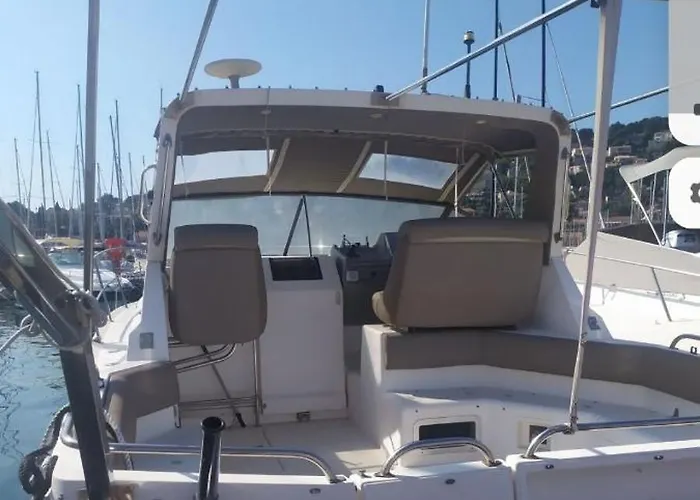 Taiaut Úszó hotel *